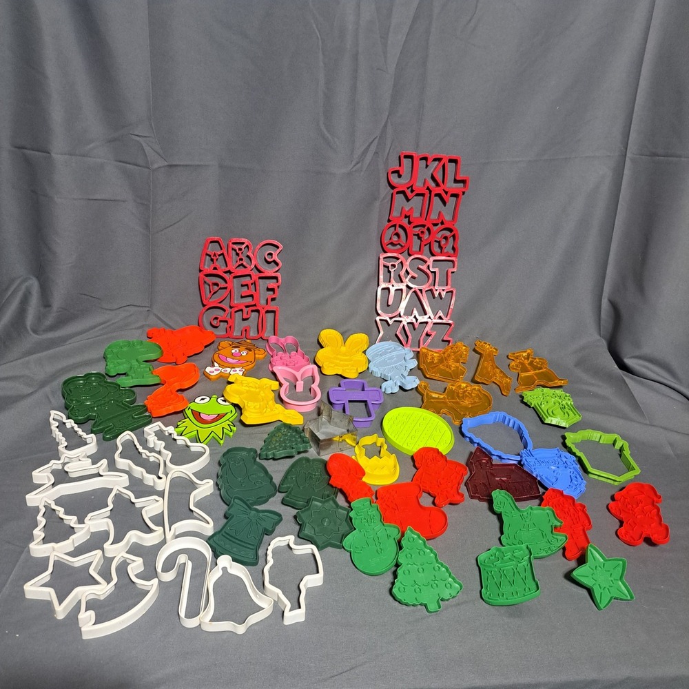 50+‎ Plastic Cookie Cutter Lot Christmas Easter Muppets Peanuts Scooby Hogwarts